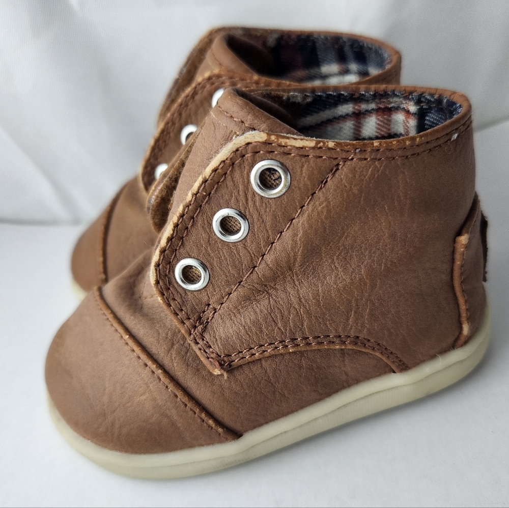 TOM'S Tiny Botas